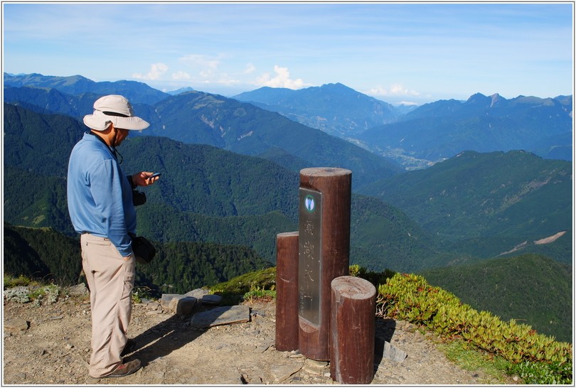 2012-07-13 07-54-27從南湖大山看項梨山方向.JPG